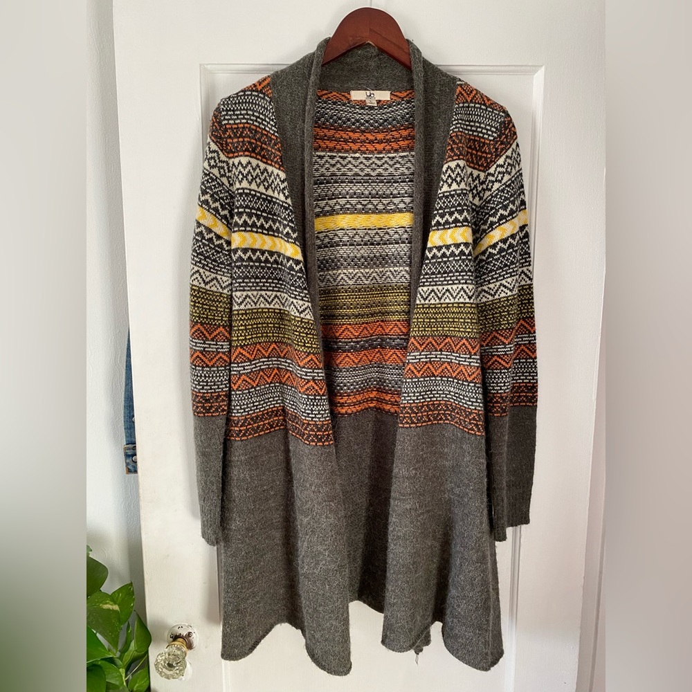 Cozy multicolored cardigan.